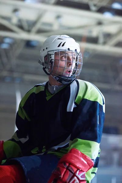 Giocatori di hockey su ghiaccio in panchina — Foto Stock