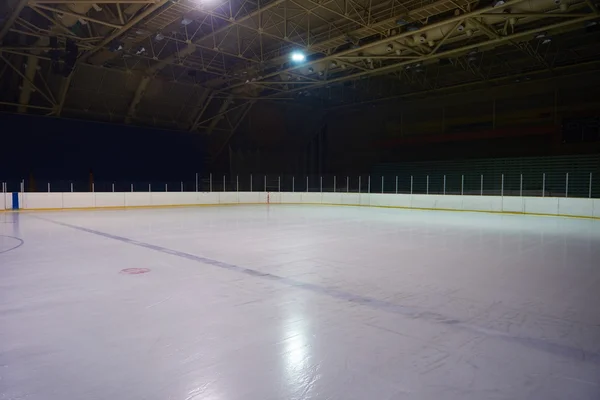 Пустой каток, хоккейная арена — стоковое фото