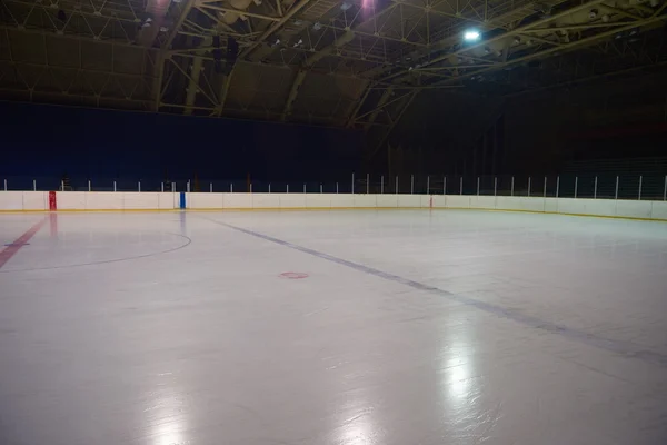 Pista de gelo vazia, arena de hóquei — Fotografia de Stock