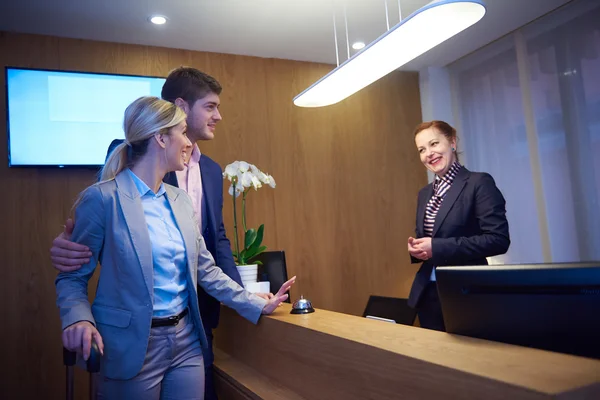 Koppel op een zakenreis — Stockfoto