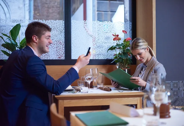 Pareja de negocios cenando — Foto de Stock