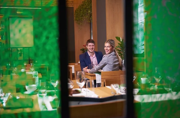 Pareja de negocios cenando — Foto de Stock