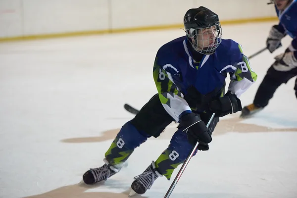 Giocatore di hockey su ghiaccio — Foto Stock