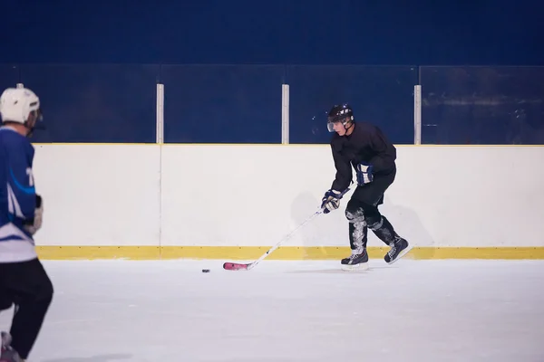 Eishockeyspieler in Aktion — Stockfoto