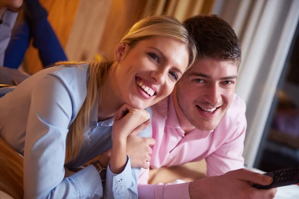 Young couple in modern hotel room — Stock Photo, Image