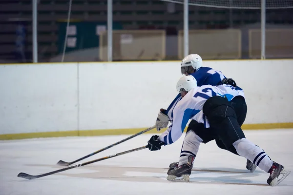 Sportovní lední hokejisté — Stock fotografie