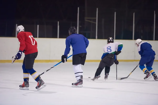 Giocatori di hockey su ghiaccio — Foto Stock