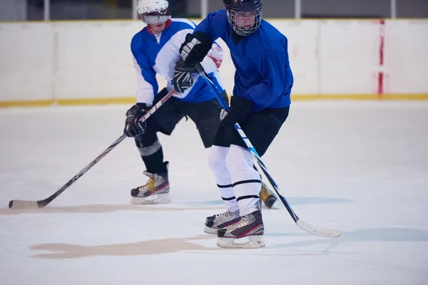 Giocatori di hockey su ghiaccio — Foto Stock