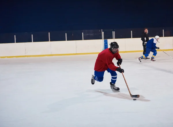 Giocatori di hockey su ghiaccio — Foto Stock