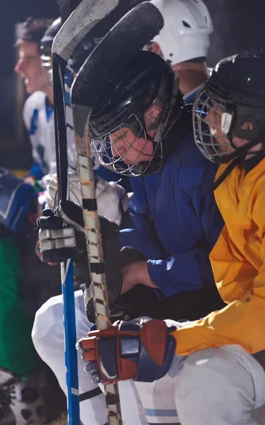 Ice hockey players on bench — Stock Photo, Image