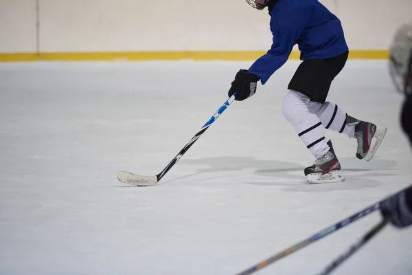 Giocatori di hockey su ghiaccio — Foto Stock