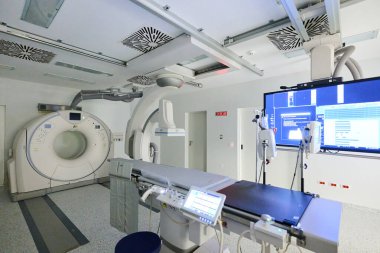 Bu alan tıbbi teşhisler için son teknoloji ürünü görüntüleme ekipmanlarına sahiptir..