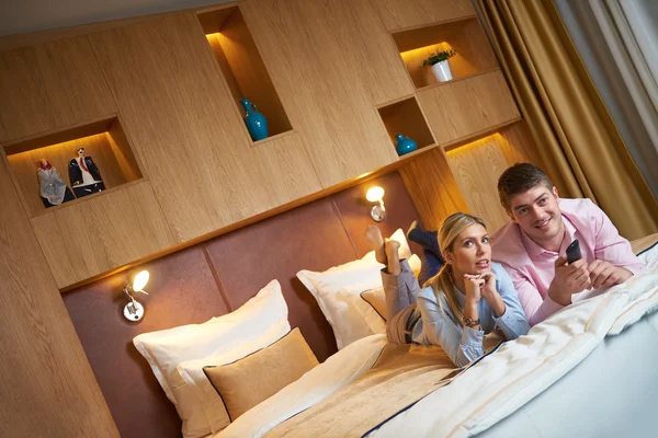 Young couple in modern hotel room — Stock Photo, Image