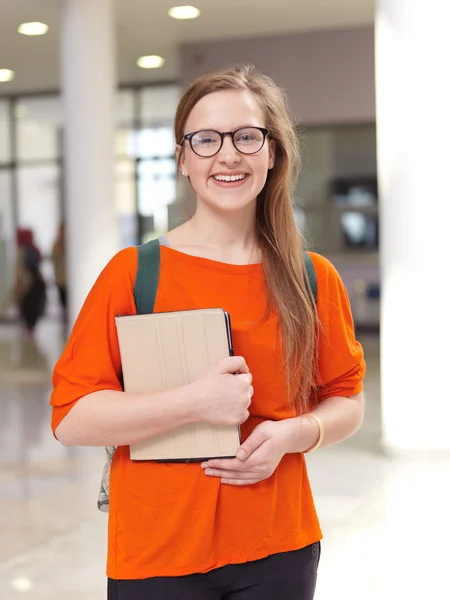 Student meisje met tablet pc — Stockfoto