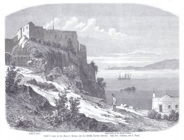 Karadağ 'ın Kotor Körfezi boyunca uzanan engebeli uçurumlara tarihi bir kıyı kalesi hakim. Eski bir liman, yalnız figürler ve yelkenli gemiler ortaçağ savunmasını ve Adriyatik deniz manzarasını çağrıştırıyor.