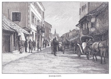 Mostar 'ın tarihi bir caddesinde gölgeli dükkanlarda at arabaları ve yayalar sıralanmış durumda. Klasik sahne günlük hayatı, eski mimariyi ve sakin, zamansız bir havayı yakalar..