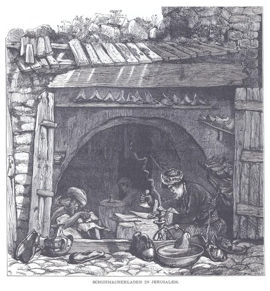 Kırsal bir Kudüs ayakkabı imalathanesinde, yetenekli sanatçılar mum ışığında, deri aletler, ahşap banklar ve basit raflar arasında çalışırlar. Sahne, geleneksel zanaat, adanmışlık ve tarihsel bir ışık saçıyor.