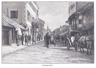 Mostar 'ın tarihi bir caddesinde gölgeli dükkanlarda at arabaları ve yayalar sıralanmış durumda. Klasik sahne günlük hayatı, eski mimariyi ve sakin, zamansız bir havayı yakalar..