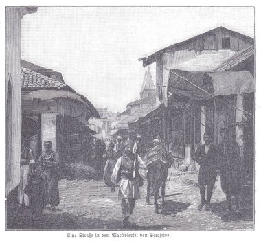 1894 Saraybosna 'nın tarihi sokak sahnesinde geleneksel giysiler, market tezgahları ve kaldırımlı şerit boyunca at arabaları çizilmiş yerliler görülüyor. Eski kasabadaki hareketli gündelik hayatın bir görüntüsü.