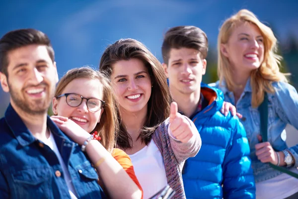 Grupo de estudantes felizes — Fotografia de Stock