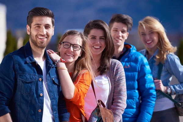 Glückliche Studentengruppe — Stockfoto