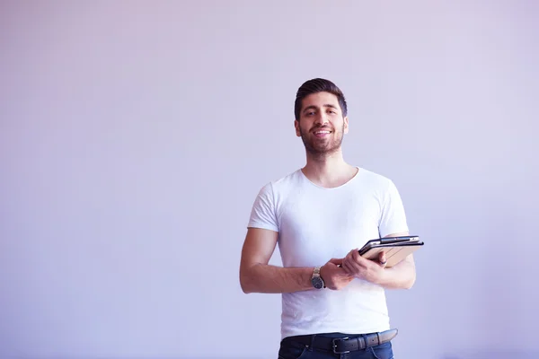 Estudiante trabajando en tableta — Foto de Stock