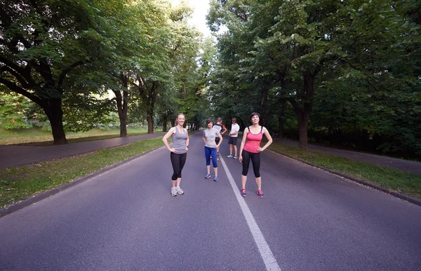 Personnes groupe jogging — Photo