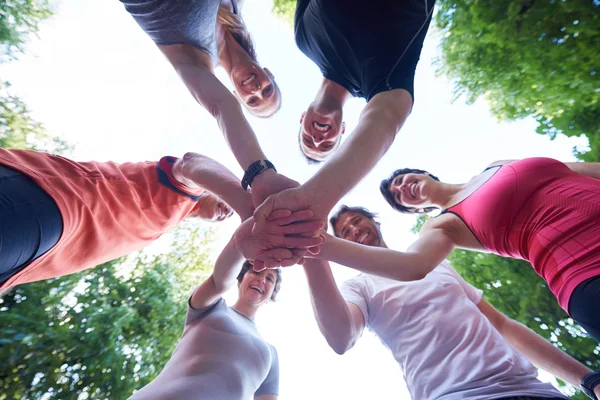 Jogging-Gruppe mit Spaß — Stockfoto