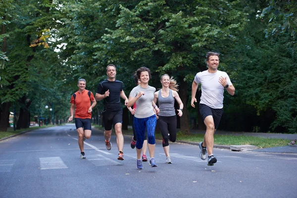 Grupy ludzi jogging — Zdjęcie stockowe