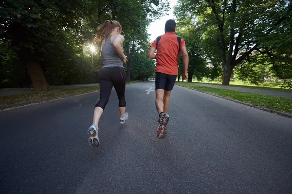 健康的夫妇慢跑 — 图库照片