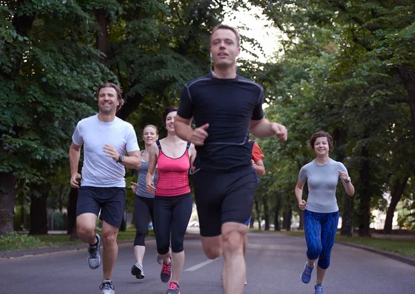 Pessoas grupo jogging — Fotografia de Stock