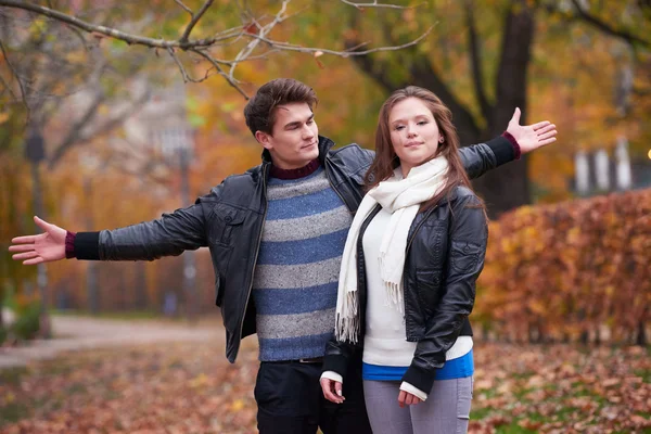 Pareja joven romántica —  Fotos de Stock