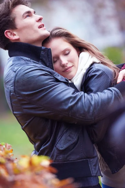 Pareja joven romántica —  Fotos de Stock