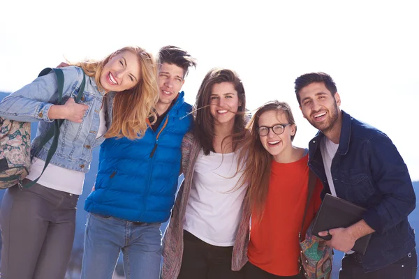 Grupo de estudantes felizes — Fotografia de Stock