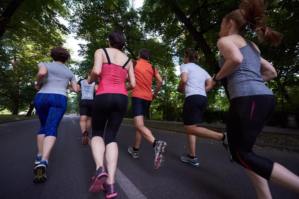 Pessoas grupo jogging — Fotografia de Stock