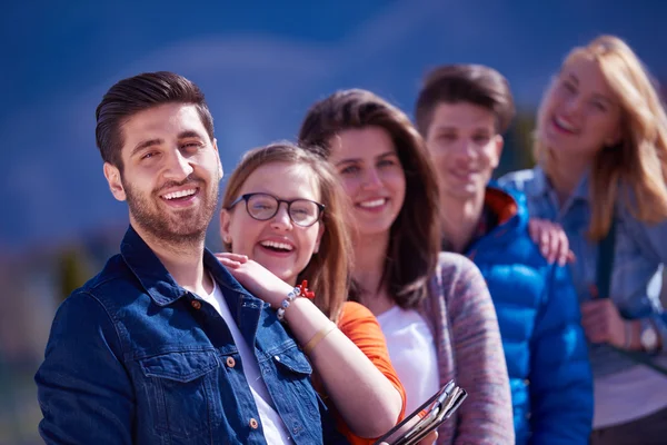 Gruppo di studenti felici — Foto Stock