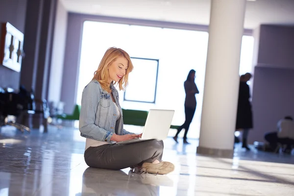 Young student girl — Stock Photo, Image