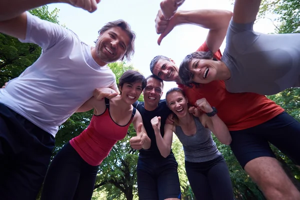 Jogging-Gruppe mit Spaß — Stockfoto