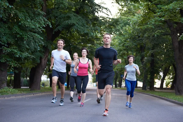 Grupy ludzi jogging — Zdjęcie stockowe