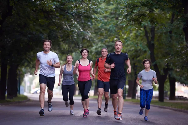 Människor grupp jogging — Stockfoto