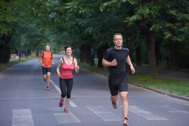 insanlar grup koşusu