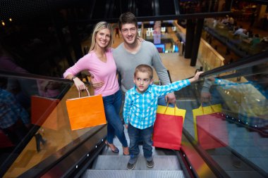 Alışveriş merkezinde aile