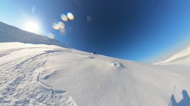Son sınıf arkadaşlarımızla heyecan verici bir pist dışı helikopter kayağı macerası yaşayın çarpıcı bir dağ manzarasında taze toz karda yol alın. Aktif eğlence için mükemmel bir kış sporu turu.