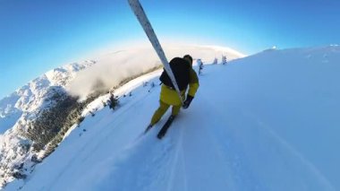 A group of senior friends enjoys an exhilarating heliskiing and freeride skiing tour. They carve through fresh, deep powder snow under a brilliant blue sky, surrounded by majestic mountain landscapes
