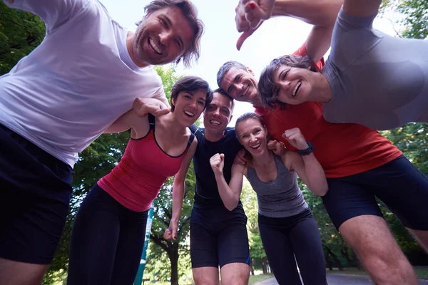 Jogging-Gruppe mit Spaß — Stockfoto