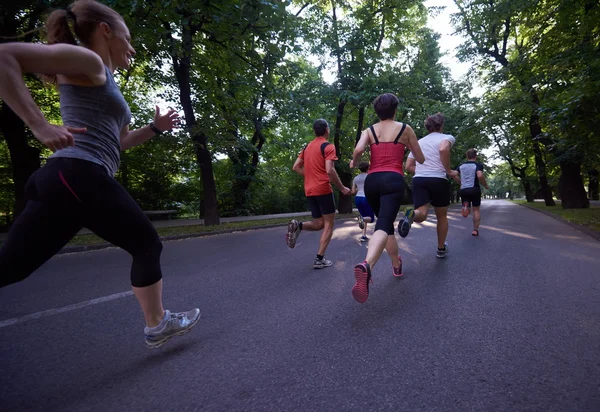 Pessoas grupo jogging — Fotografia de Stock