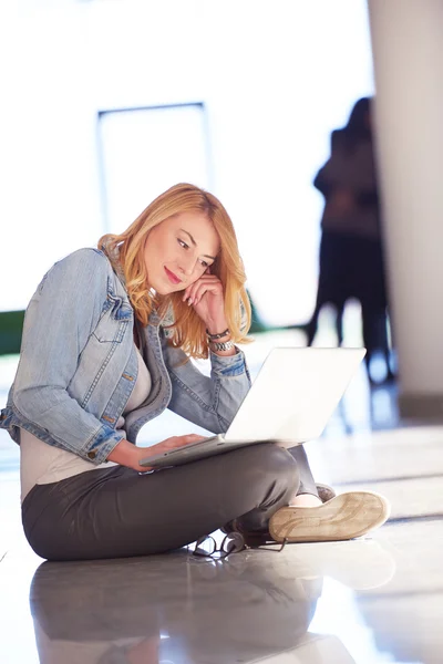 Young student girl — Stock Photo, Image