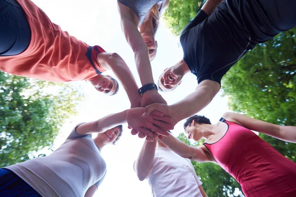 Jogging-Gruppe mit Spaß — Stockfoto