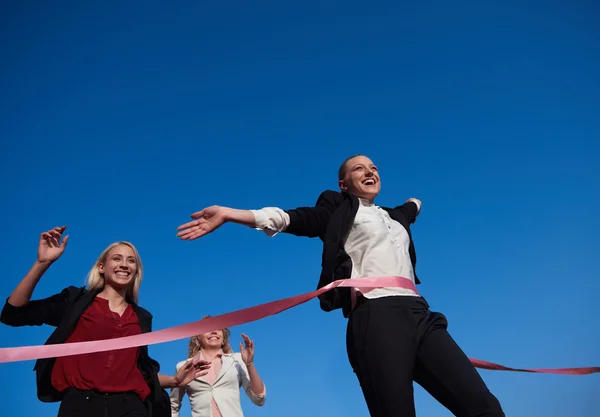 Femmes d'affaires en course sur piste de course — Photo