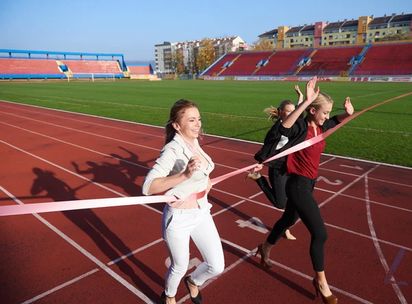 Mujeres de negocios corriendo en pista de carreras —  Fotos de Stock